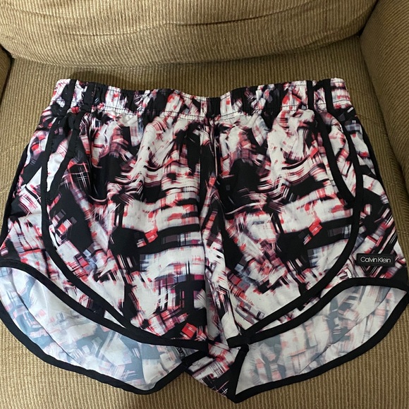 Calvin Klein Women's Dynamic Print Athletic Shorts - Picture 1 of 5